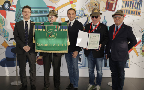 Alpini vercellesi premiati dalla Regione