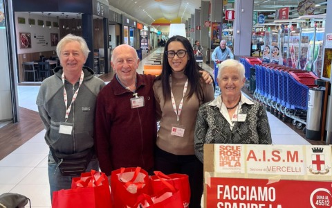 La mela di Aism: distribuiti ben 1320 sacchetti benefici in provincia di Vercelli