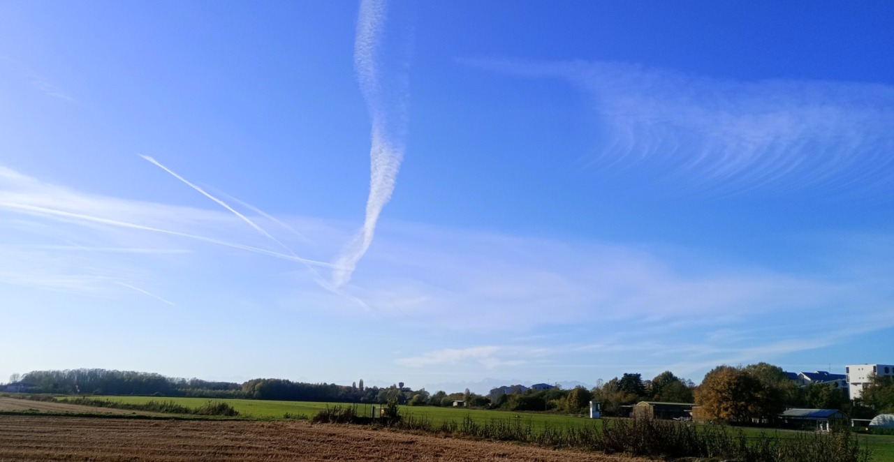Scie su Vercelli… non sono “chimiche”, ma sporcano il cielo