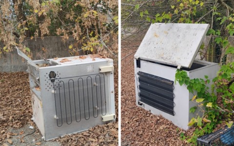 Via Trento: due frigo abbandonati e rifiuti nel parcheggio