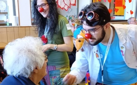 Pagliacci nel Cuore alla residenza per anziani: balli e sorrisi alla “Don Fagnola” di Asigliano