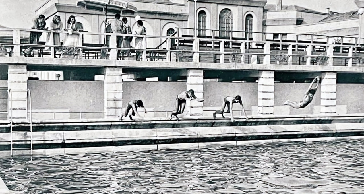 Un tuffo in piscina e nei ricordi in un imperdibile libro