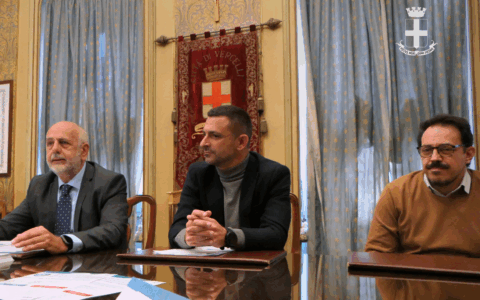 Lotta ai furbi dei rifiuti: multe ma anche iniziative nei quartieri