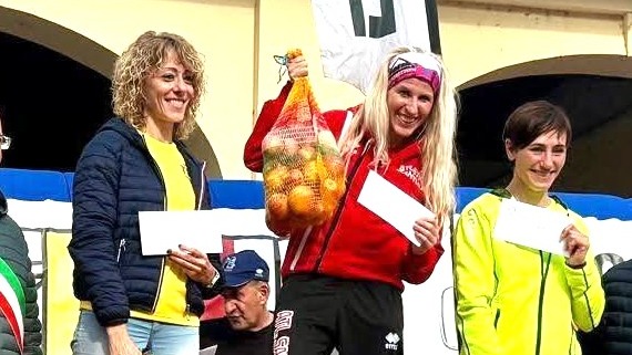 Atletica Santhià: altro trionfo per Debhora Li Sacchi, prima di categoria alla Apple Run di Cavour