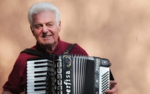 Addio a Piero Ambrosini, leggendario fisarmonicista