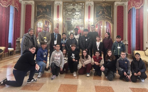 La 1ª G della media “Verga” in Prefettura per la Giornata Mondiale dell’Infanzia