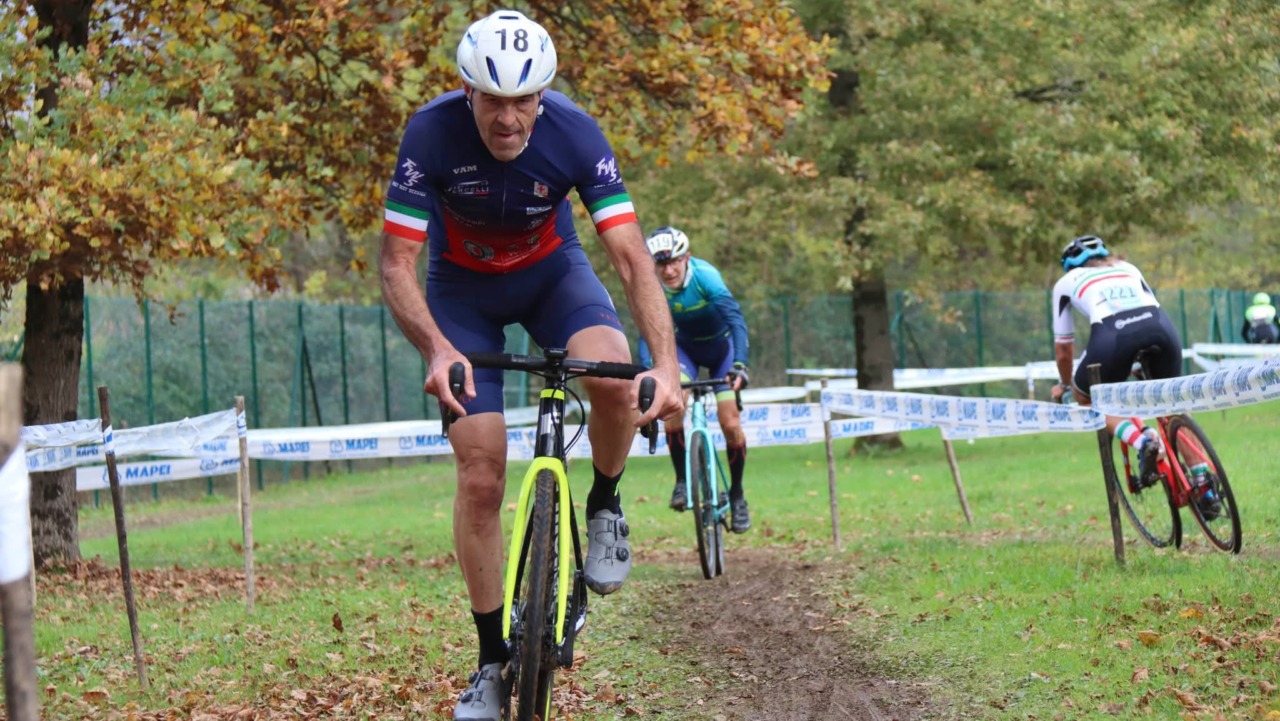 Velo Club Vercelli: finita la stagione su strada, è tempo di ciclocross: grandi prove per Levantesi e Provenzi
