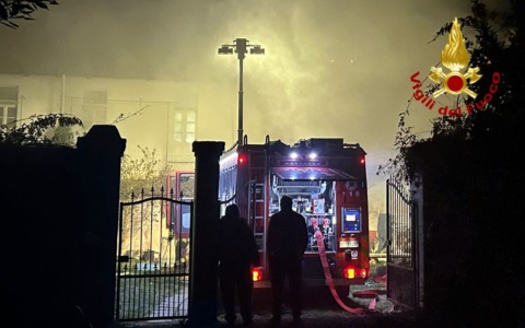 Incendio abitazione a Sali. Intervengono i vigili del fuoco