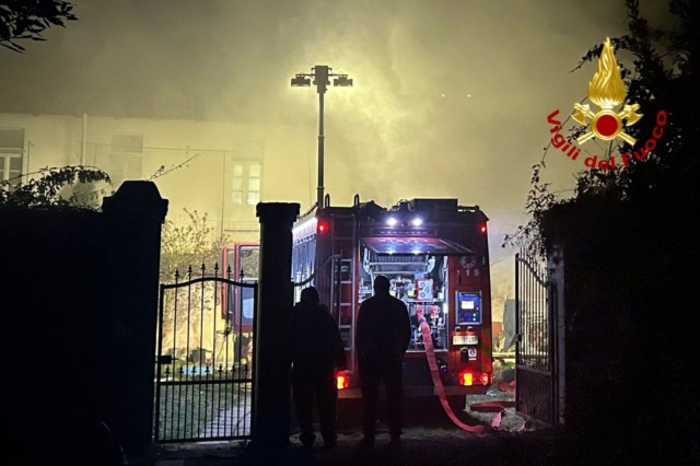 Incendio abitazione a Sali. Intervengono i vigili del fuoco