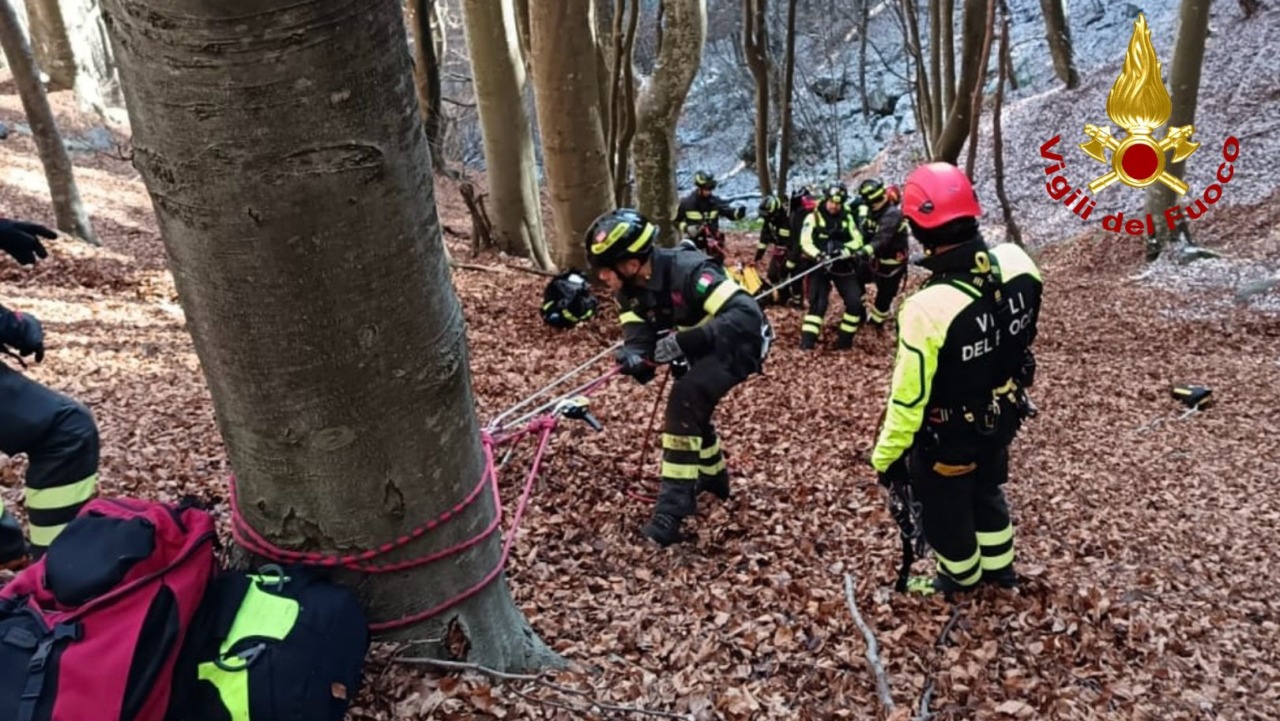 Venti Vigili del fuoco impegnati in nuove esercitazioni in Valsesia per il soccorso nelle zone impervie