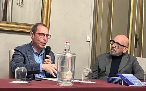 Circolo Ricreativo di via Galileo Ferraris gremito per la conferenza di Luca Brusotto