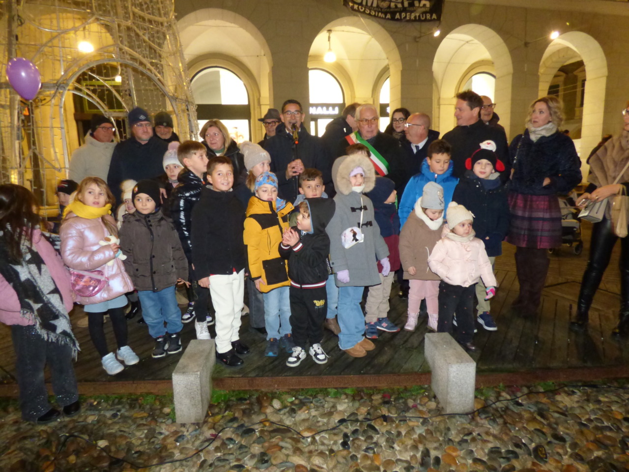 Natale a Vercelli: accesi albero di piazza Cavour e luci