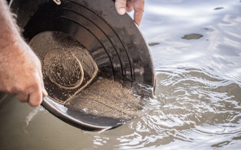 Ricerca dell’oro: una conferenza tra storia e presente