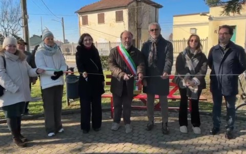 Seconda panchina rossa e un progetto a Tronzano contro la violenza di genere