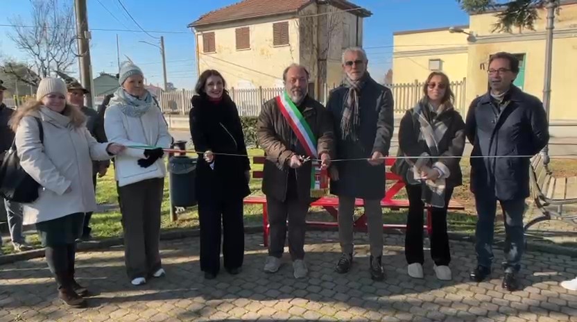 Seconda panchina rossa e un progetto a Tronzano contro la violenza di genere