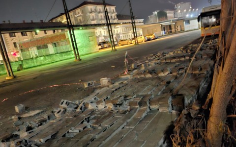 Muro crollato alla stazione di Vercelli