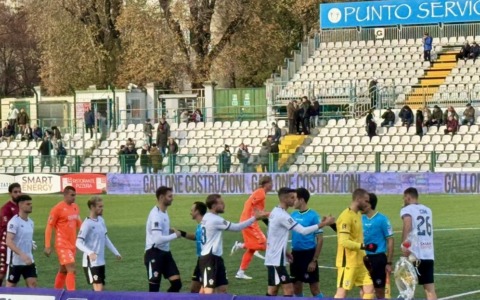 L’incornata di Comi risponde al capolavoro di Karlsson: Pro Vercelli-Renate 1-1