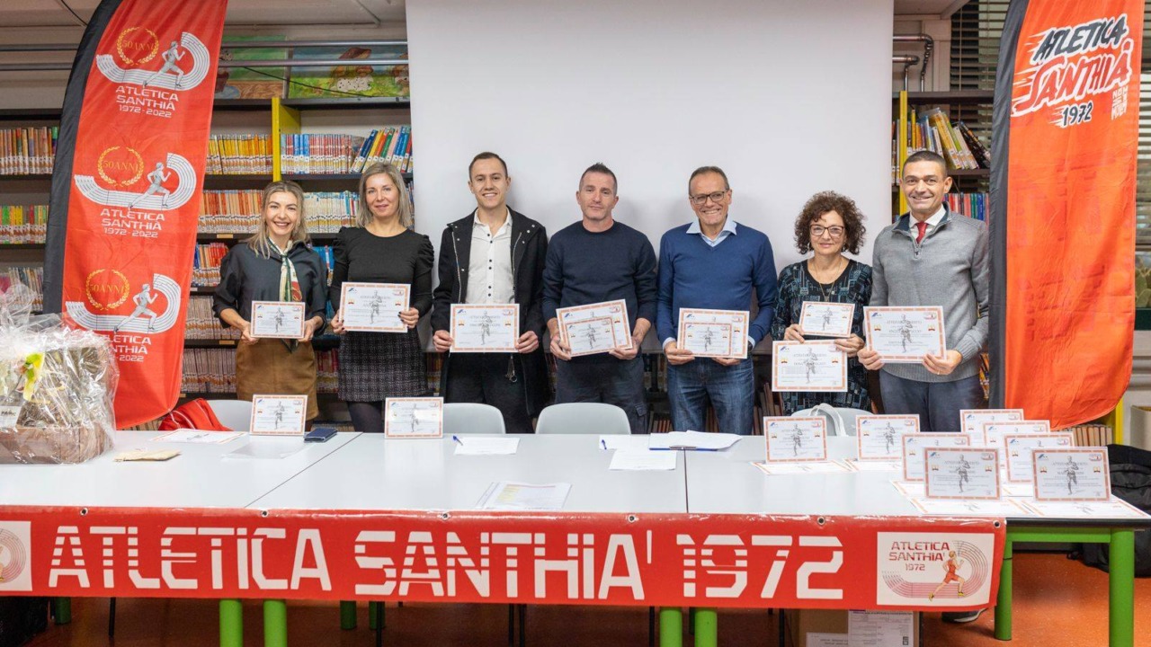 Orgoglio, sorrisi, premiazioni e una miriade di chilometri alle spalle alla festa di fine 2025 dell’Atletica Santhià