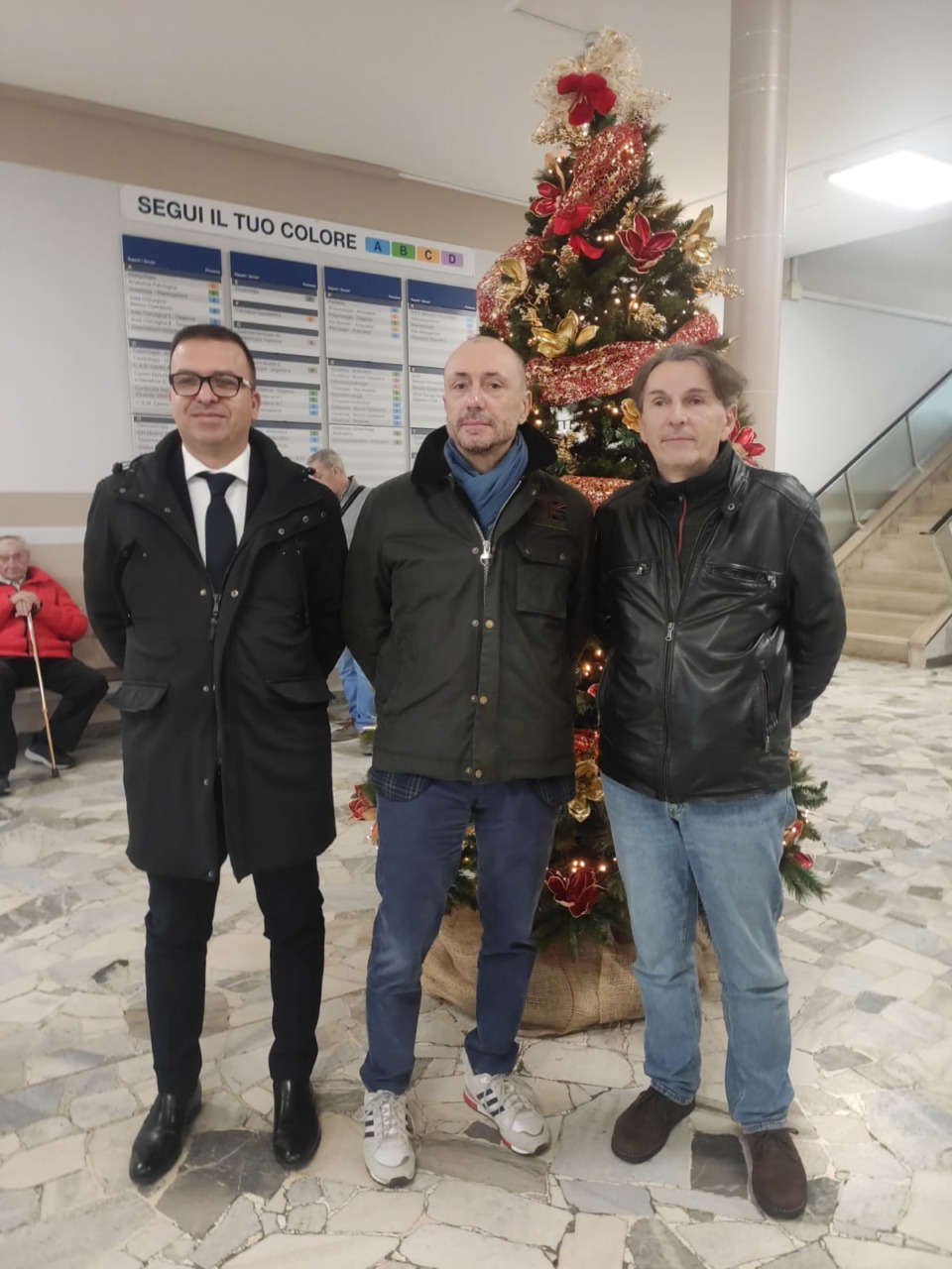 Un click, due alberi, un’unica connessione luminosa: accesi in contemporanea gli alberi di Natale negli ospedali di Vercelli e Borgosesia