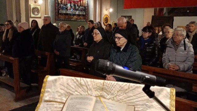 Chiesa dei poveri gremita per la messa dell’Immacolata Concezione organizzata dagli Ex Ciudin