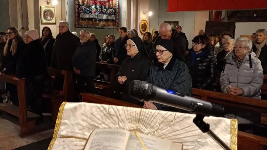 Chiesa dei poveri gremita per la messa dell’Immacolata Concezione organizzata dagli Ex Ciudin