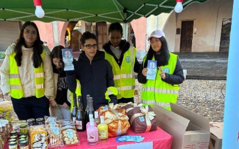 AOP: successo dei banchetti e il 23 dicembre spettacolo di Natale