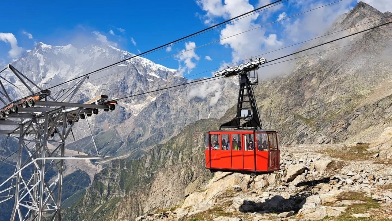 Paura sul Monte Rosa: funivia bloccata. Operazione di soccorso in atto