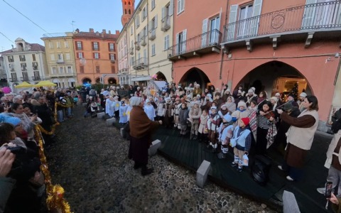 Presepe Vivente delle Scuola Cristiane: canti ed emozioni in piazza