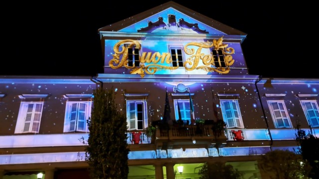 Natale a Vercelli: video mapping da fiaba sul municipio