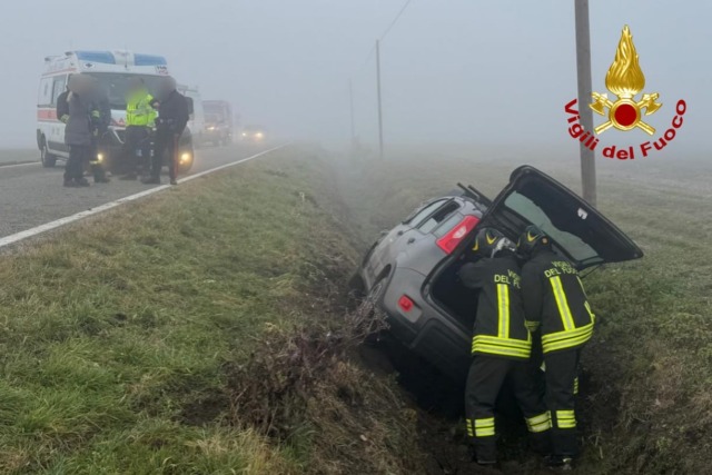 Contatto fra auto e camper: un ferito in ospedale