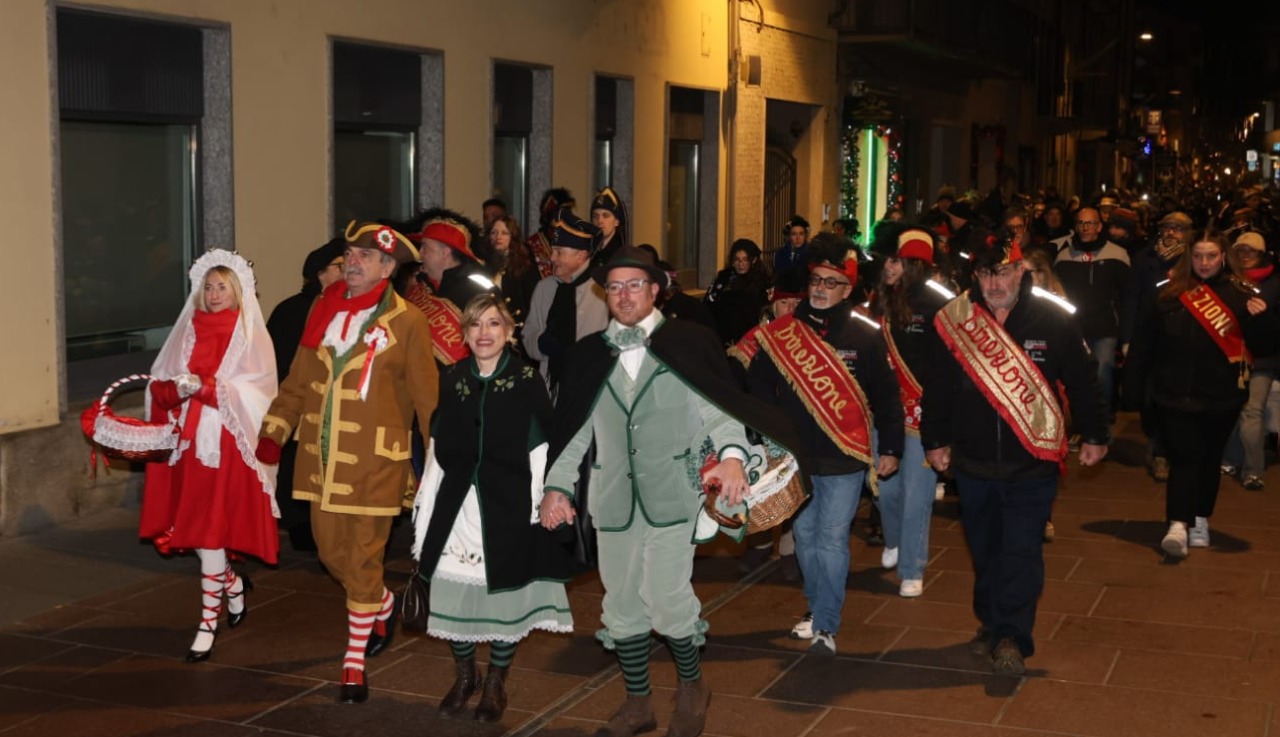 Santhià ha inaugurato il suo mitico Carnevale Storico