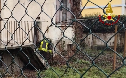 Incendio in uno scantinato a Santhià