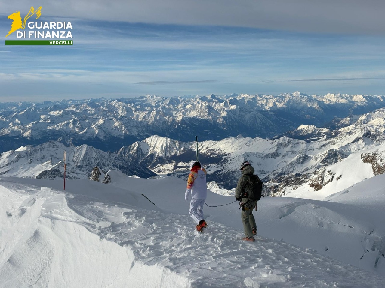 I finanzieri del Soccorso Alpino hanno scortato la fiaccola Olimpica