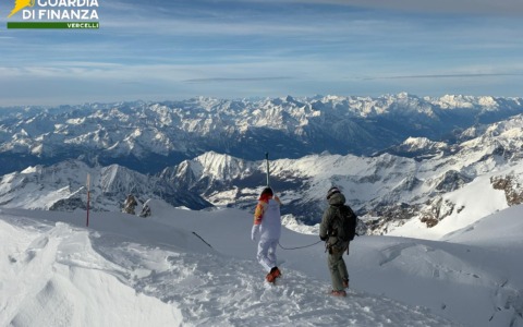 I finanzieri del Soccorso Alpino hanno scortato la fiaccola Olimpica