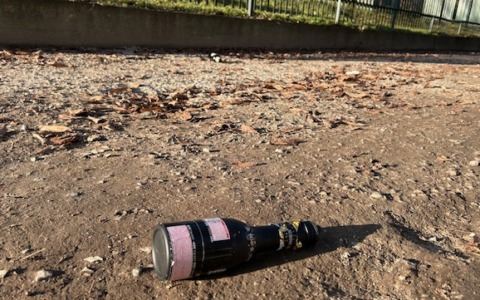 Botti e bagordi di Capodanno a Vercelli: i resti in giro per la città anche al tramonto di venerdì 2 gennaio