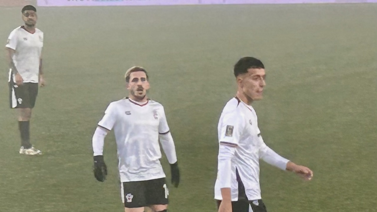 La zampata in mischia di Burruano nella nebbia e la Pro Vercelli torna a vincere: 1-0 alla Pro Patria