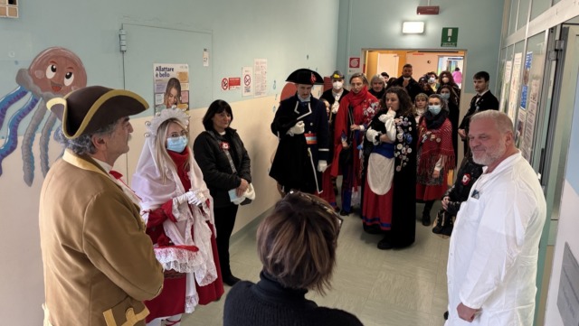 Bicciolano e Bela Majin in visita al reparto di pediatria dell’ospedale Sant’Andrea