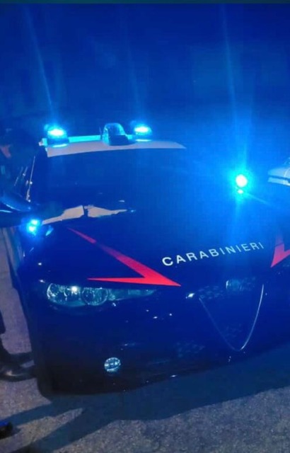 Colto in flagrante mentre picchiava brutalmente la madre: arrestato dai Carabinieri