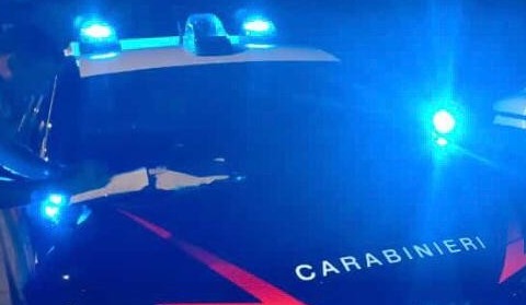 Colto in flagrante mentre picchiava brutalmente la madre: arrestato dai Carabinieri