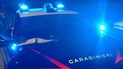 Colto in flagrante mentre picchiava brutalmente la madre: arrestato dai Carabinieri