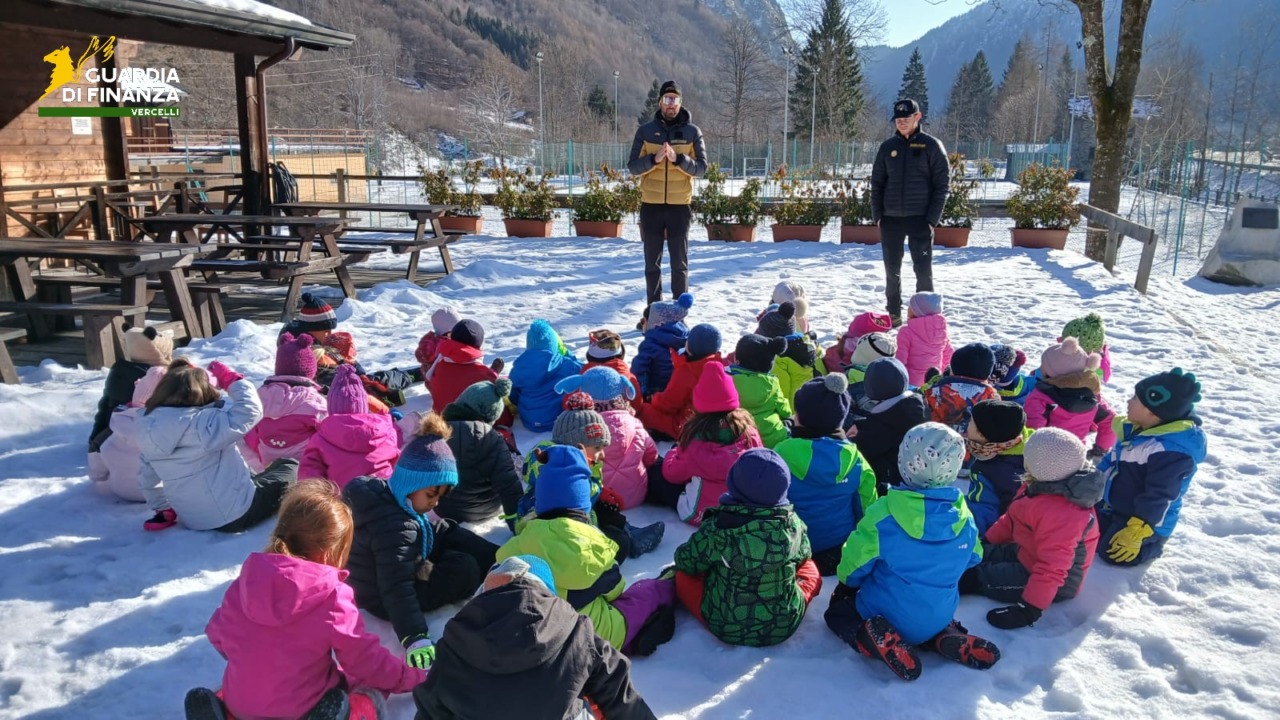 Simpatica lezione sulle nevi dei Finanzieri del Soccorso Alpino
