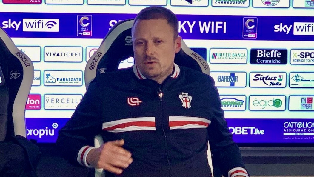 Pro Vercelli-Pro Patra 1-0, interviste. Santoni: “Contava solo vincere”. L’ex Masi: “Per me qui è casa”