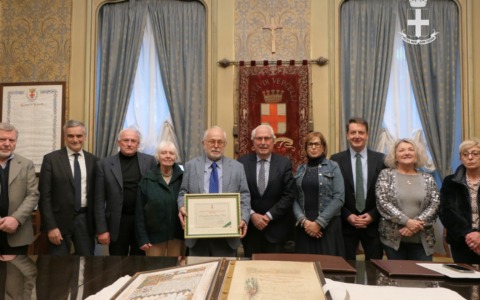 Prestigiosa donazione dell’ex procuratore Vitari alla Biblioteca comunale