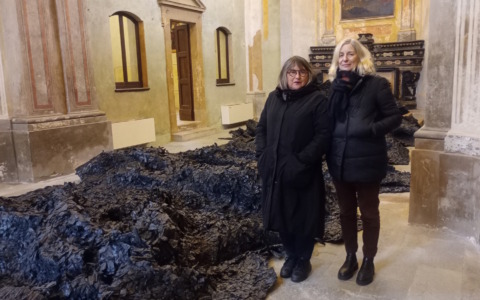 Quello che resta: installazione di Carla Crosio per la Giornata della Memoria