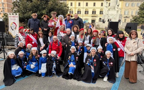 Canadà per i carri, Cappuccini tra i gruppi: Vercelli applaude i vincitori del Carvè 2026