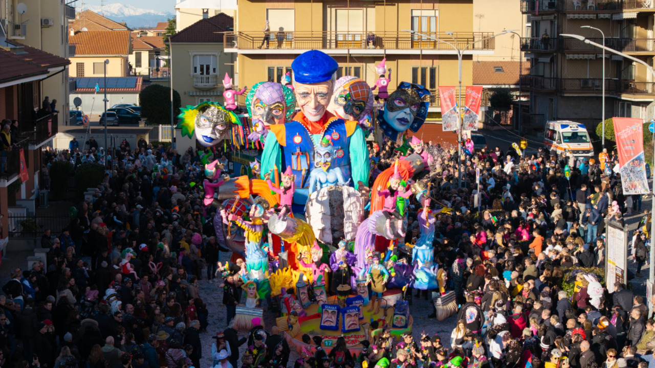 Carnevale di Santhià: edizione spettacolare, premio dei grandi carri ai “Pitu”