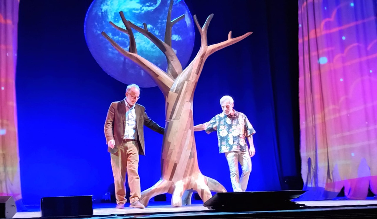 Successo al Civico per il viaggio ambientalista di Mancuso e Storti