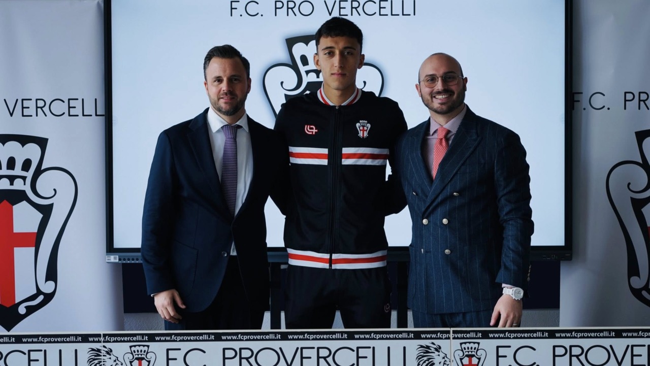 Pro Vercelli: ufficiale il rinnovo di Burruano per “gestire” l’assalto del mercato estivo