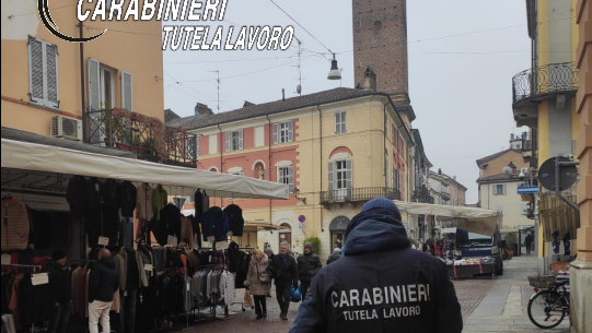 Manodopera irregolare al mercato cittadino: multe, denunce e sospensioni di attività