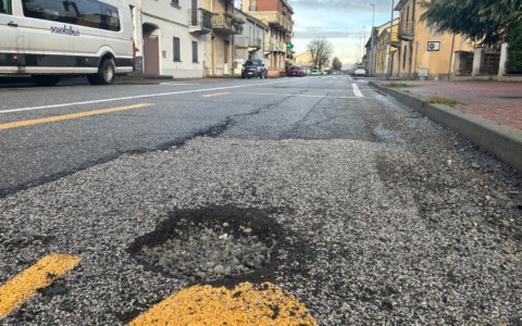 Finiscono le piogge, iniziano i problemi lungo le strade: quelle dei Cappuccini sono un groviera…